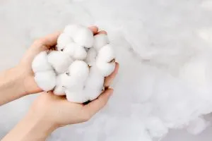 “新疆棉花很软,中国人民很硬!”